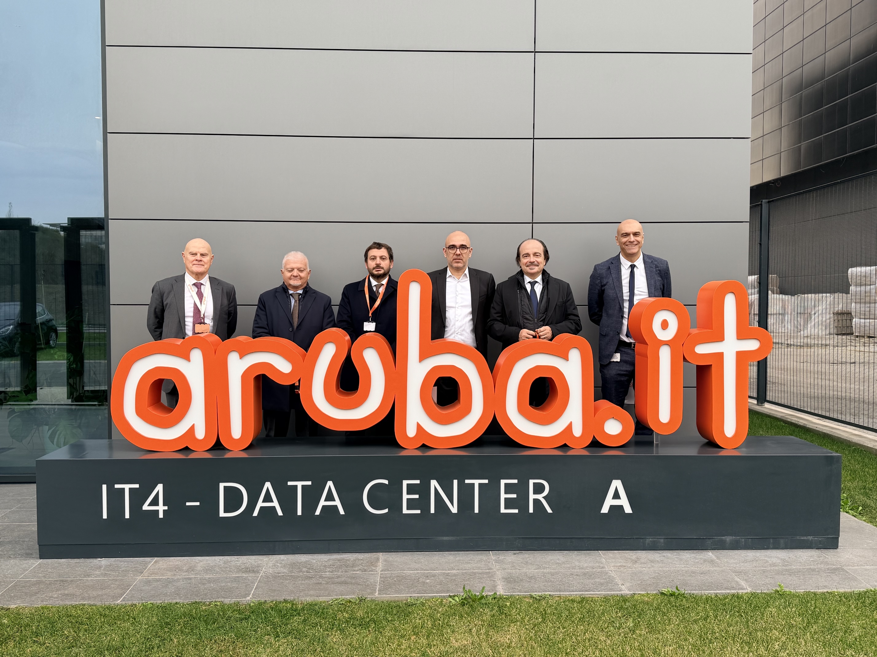 Il Senatore Alessio Butti, Sottosegretario alla Presidenza del Consiglio con delega all’Innovazione e alla Transizione Digitale, in visita al Data Center Campus di Aruba a Roma 